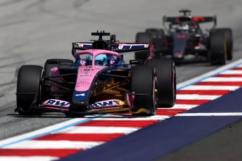 Alpine enfrenta dificultades en Austria, pero mantiene la esperanza para la carrera