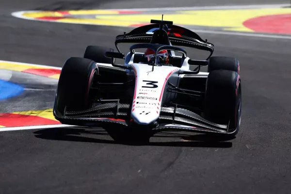 Beganovic reina en la carrera principal de F2 en Madrid mientras Durksen roza el podio