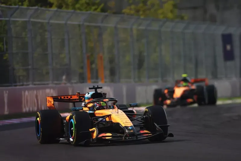 "Es inaceptable": Piastri estalla contra Sainz tras un choque que expuso el colapso del sistema de banderas azules de la FIA