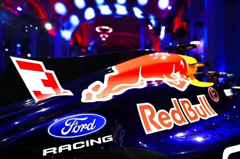 Ford redefine su futuro en la F1: La apuesta por motores V8 y combustibles sostenibles