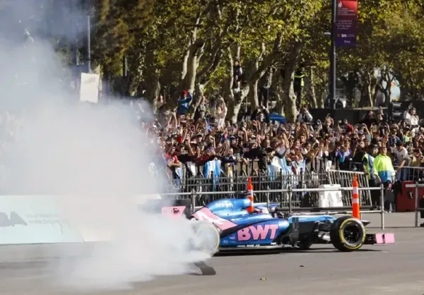 Fuego y gloria en Palermo: El final volcánico de Colapinto ante una multitud