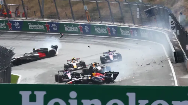 Fuerte accidente de Verstappen silencia a Zandvoort en la victoria de Norris