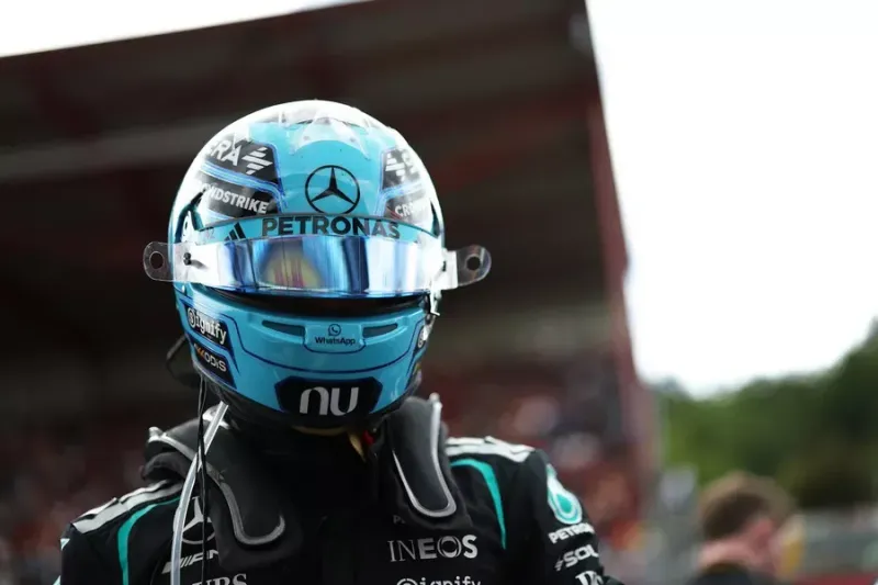 Furia y resignación: El colapso eléctrico que dejó a Russell indefenso en Spa