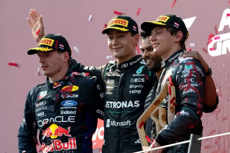 George Russell resiste la presión de Verstappen y conquista un sofocante Gran Premio de Austria