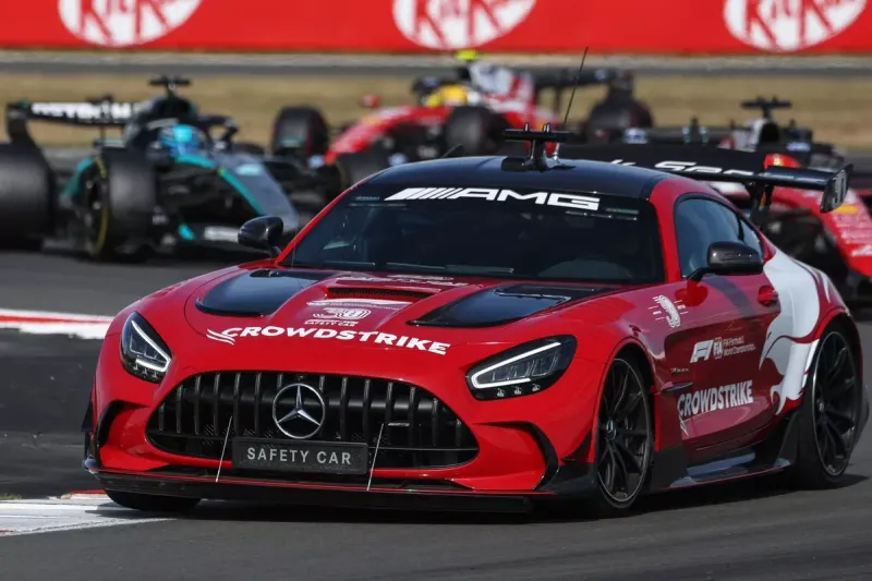 La FIA culpa a un "error de software" por el bochornoso final en Silverstone