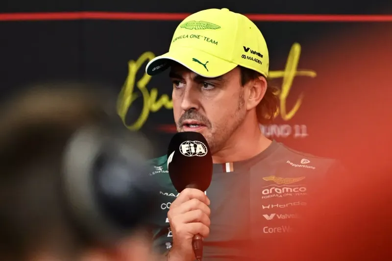 "Ningún paquete mágico": Alonso pone paños fríos ante el debut del Aston Martin 'Especificación B'