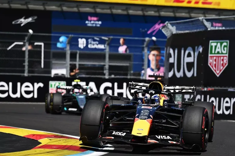Red Bull da la cara y justifica la polémica orden a Max Verstappen de devolver dos posiciones