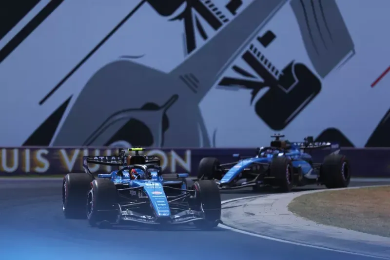 "Solo podemos soñar con eso": El salto de Aston Martin desata reacciones opuestas entre Albon y Sainz en Williams