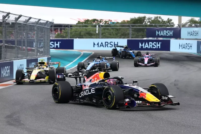 Tensión en el ecosistema Red Bull: El "factor Lawson" y el dilema de los intereses cruzados