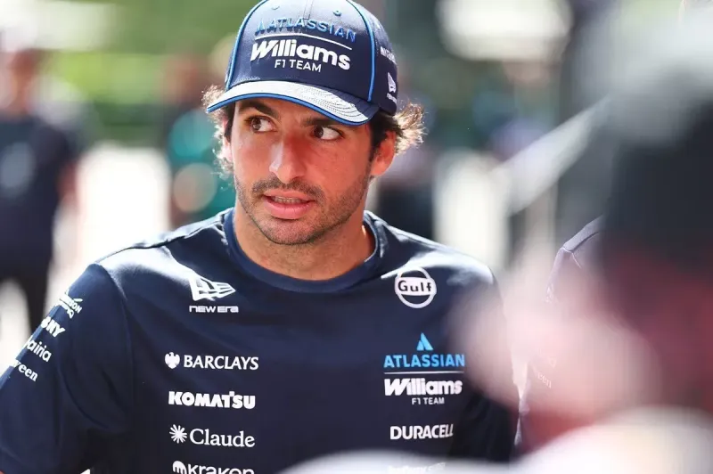 Tensión en Spa: Carlos Sainz marca el terreno ante el exabrupto de Kimi Antonelli