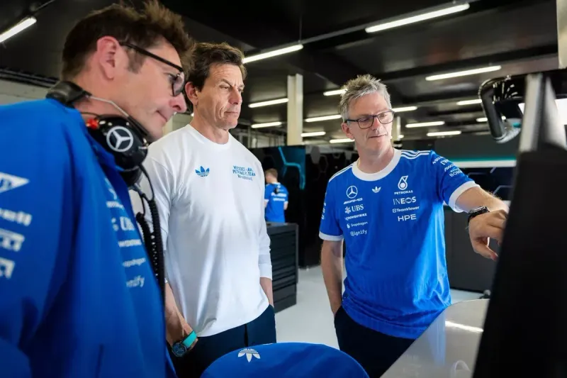 Wolff asume la culpa por el calvario de Russell: "Le fallamos, la responsabilidad es 100% nuestra"